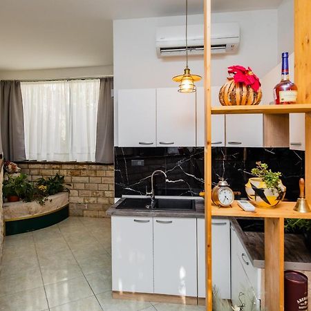 Glicinia Apartment ชิเบนิก ภายนอก รูปภาพ