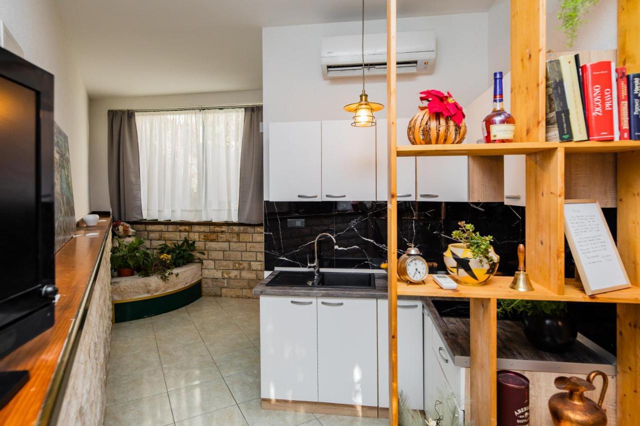 Glicinia Apartment ชิเบนิก ภายนอก รูปภาพ