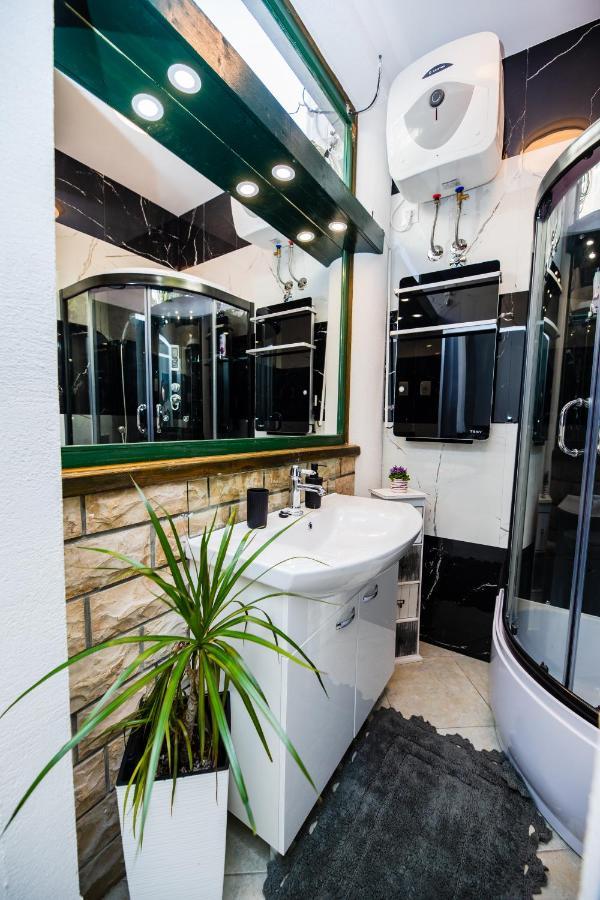 Glicinia Apartment ชิเบนิก ภายนอก รูปภาพ